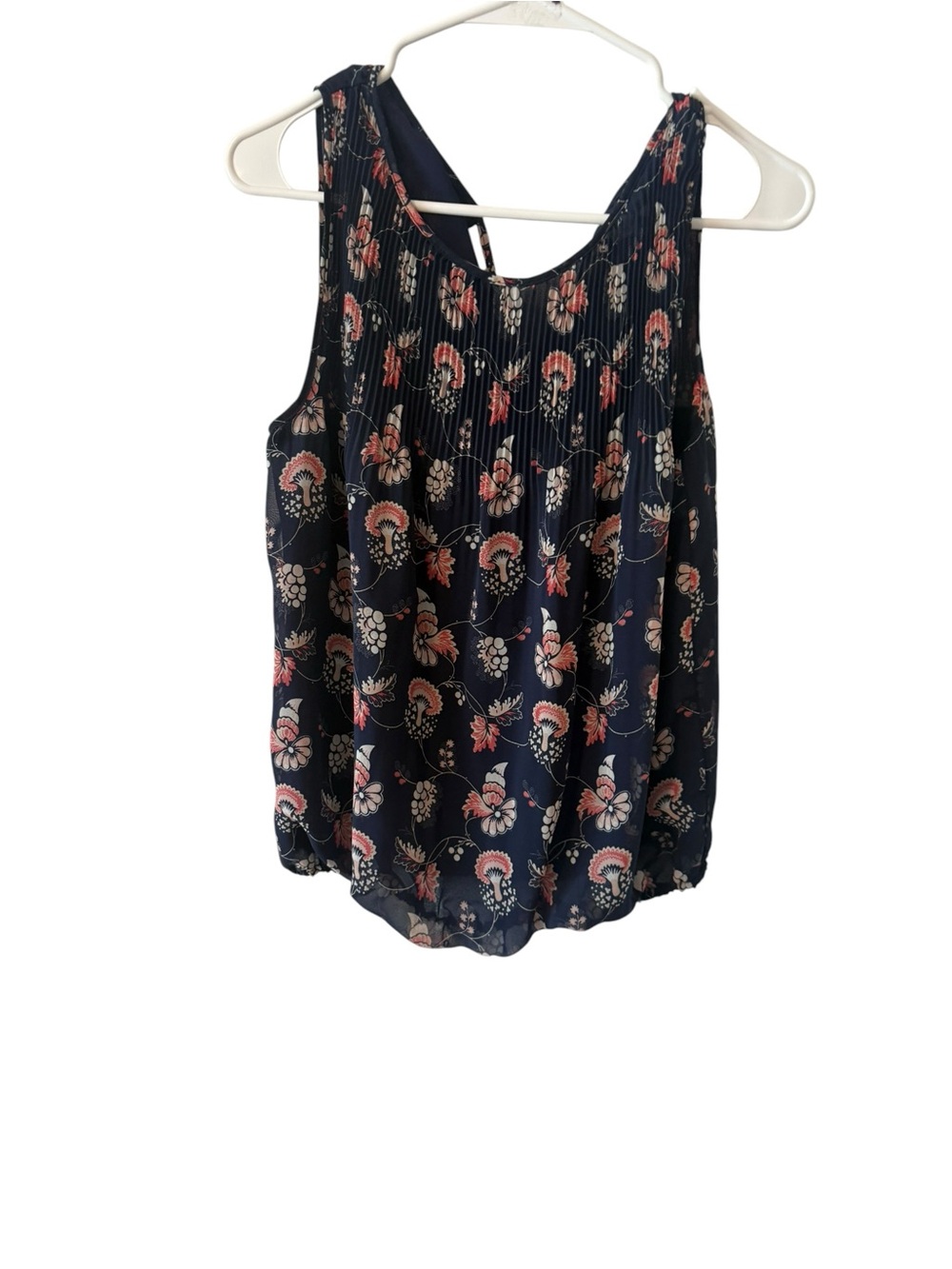 Max studio Women’s Navy Floral Sleeveless Pleated Tank Top NWT size small